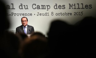 Le président français Francois Hollande au Camp des Milles à Aix en Provence le 8 octobre 2015