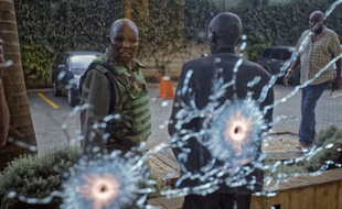 Deux impacts de balle photographiés après l'attaque à Nairobi au Kenya, le 15 janvier 2019.