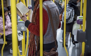 Envoyez votre poème avant le 14 avril pour le voir publier cet été dans le métro parisien.