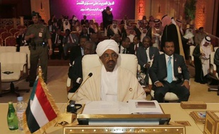 Le président soudanais Omar el-Béchir a annoncé lundi la libération de tous les prisonniers politiques dans le pays, dans un contexte de baisse des tensions après de récents accords avec le Soudan du Sud