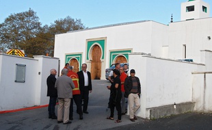 L'attaque contre la mosquée de Bayonne a fait deux blessés graves.