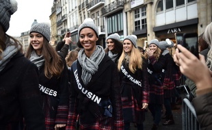 Plusieurs compétitrices au concours Miss France, le 2 décembre 2018 à Lille