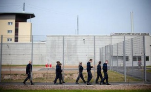 (En prison, sida, hépatites, troubles mentaux, tuberculose, addictions sont plus répandues qu'à l'extérieur, et le taux de suicides multiplié par six: les ministères de la Santé et de la Justice ont présenté jeudi un plan de 300 millions d'euros pour améliorer la santé des détenus.