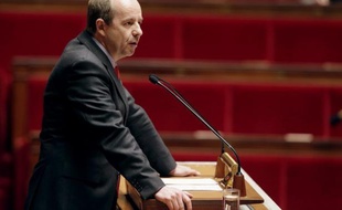 Une mission parlementaire préconise dans un rapport rendu public mardi de renforcer le contrôle des services de renseignement français, notamment mis sur la sellette dans l'affaire Mérah, en créant une "Haute autorité" composée de magistrats, et une loi leur donnant des "moyens".