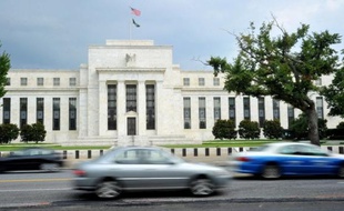 La banque centrale des Etats-Unis (Fed) a indiqué mercredi que la croissance économique américaine s'améliorait mais restait modérée.