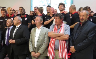 De gauche à droite, Dany Wattebled, vice-président aux Sports à Lille Métropole, Damien castelain, président de Lille Métropole, Stéphane Desreumaux, vice-président du LMR, Jean-Paul Luciani, président du LMR et Jean-Louis Leblon, président de l'association LMR.