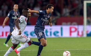 Nenê face à Bordeaux en août 2012 au Parc des Princes.