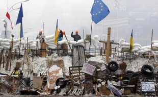 Les opposants pro-européens en Ukraine ont entamé jeudi leur quatrième semaine de contestation au lendemain d'un assaut avorté contre leur camp installé dans le centre de Kiev, après lequel les Etats-Unis ont menacé de sanctions contre le régime.