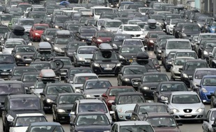 Bouchon au péage de Vienne sur l'autoroute A7 dans le sud-est de la France le 2 août 2014