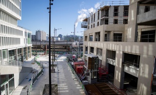 Un chantier à l'arrêt dans le 13e arrondissement de Paris, le 23 mars 2020.