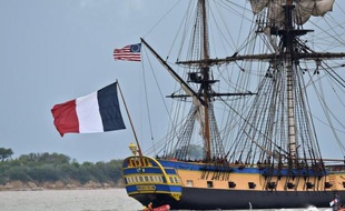 La réplique de l'"Hermione" le 18 avril 2015 au large de Rochefort