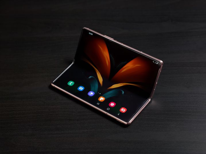 Le mode tente du Galaxy Z Fold 2 ouvre le champ des possibles vers de nouveaux usages.