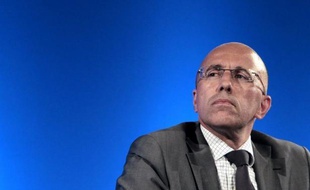 Le Parlement a adopté jeudi le texte du député UMP Eric Ciotti instaurant un encadrement de type militaire des mineurs délinquants qui sera lancé dès le mois de février, une loi que l'opposition juge "superflue" et taxe "d'affichage".