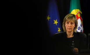 Le Portugal, sous assistance financière internationale, a emprunté mercredi 1,25 milliard d'euros en bons du Trésor à trois et douze mois, à des taux en forte baisse, après avoir réalisé jeudi dernier avec succès une émission obligataire à cinq ans.