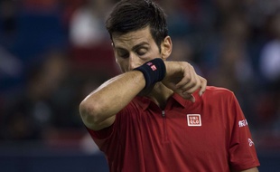 Novak Djokovic frustré comme jamais en demi-finale du Masters 1000 de Shanghai, le 15 octobre 2016.
