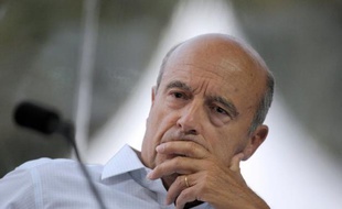 Alain Juppé, ancien ministre UMP des Affaires étrangères, a estimé dimanche qu'il fallait "envisager de se passer d'un feu vert des Nations unies" s'il y avait en Syrie "un risque de prolifération d'armes chimiques".