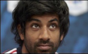 Le milieu Vikash Dhorasoo a repris normalement l'entraînement lundi avec le reste du groupe professionnel du Paris SG (L1 de football) sous la direction de l'entraîneur Guy Lacombe, a constaté l'AFP.