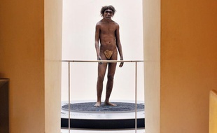 Représentation d'un homme de Néandertal au Musée national de la préshistoire de Les Eyzies-de-Tayac-Sireuil, le 2 juillet 2008.