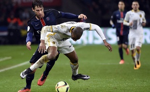 Djibril Sidibé (Lille) à la lutte avec Benjamin Stambouli (PSG) le 12 février 2016 (0-0)