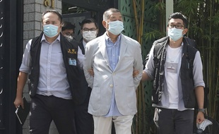 Jimmy Lai, patron de presse et figure de la contestation contre Pékin, lors de son arrestation à Hong Kong, le 10 août 2020.