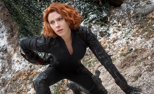Scarlett Johansson campe Black Widow dans « Marvel's Avengers: Age Of Ultron ».