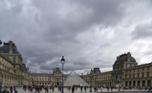 La France est prête à acquérir pour 80 millions d'euros, pour le compte du musée du Louvre, un des deux portraits peints par Rembrandt mis en vente par la famille Rothschild