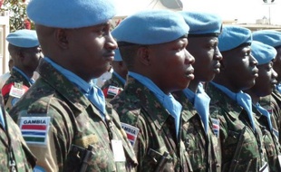 Des observateur internationaux, chargés de superviser un accord de paix au Darfour, ont réclamé lundi que le Casques bleus de l'ONU aient un accès illimité à cette région de l'ouest du Soudan.