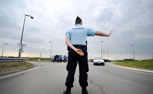 Des gendarmes effectuent des contrôles près de Nantes