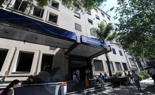 Deux infirmiers uruguayens affirmant avoir voulu délivrer des malades de leurs souffrances ont avoué l'assassinat de 16 patients dans deux hôpitaux de Montevideo, et les autorités craignent que le bilan s'alourdisse au fil de l'enquête.