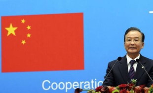 La Chine va continuer "à jouer son rôle" pour aider l'Europe à résoudre la crise de la dette, a promis jeudi le Premier ministre chinois, Wen Jiabao, à l'issue du 15e sommet UE-Chine.