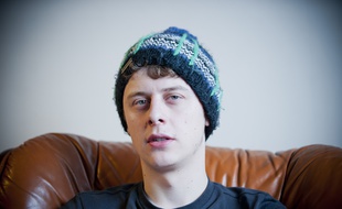 Le 05 janvier 2012. Norman Thavaud, jeune blogeur de 24 ans, sevit sur la toile avec son blog de videos satiriques faites dans son appartement de Montreuil : http://normanfaitdesvideos.com .
. // Photo: V. WARNTER / 20 MINUTES