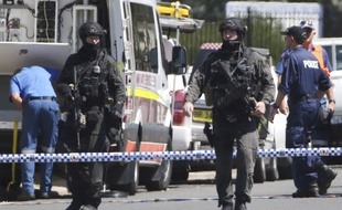 Les forces de l'ordre australiennes lors de la prise d'otages à Sydney.