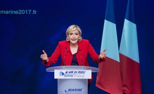 Marine Le Pen en meeting à Paris, le 17 avril 2017.
