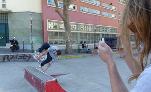 Sam Partaix (skateur) et Ludovic Azémar, en plein échauffement.