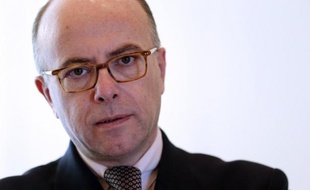 Le ministre du Budget Bernard Cazeneuve a estimé jeudi que le scandale causé par les mensonges de son prédécesseur Jérôme Cahuzac autour d'un compte secret détenu à l'étranger n'était "pas une affaire d'Etat" mais reflétait le "manquement grave" d'un homme.