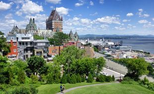 Monument le plus célèbre du Canada, le château Frontenac domine la ville de Québec et le fleuve Saint-Laurent.