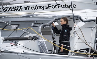 Greta Thunberg arrive à New York sur son voilier après 15 jours de traversée