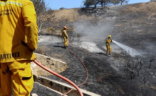 Quelques 5.000 personnes ont du être évacuées entre samedi et dimanche à cause d'incendies tout près de Los Angeles, dans la chic ville de Calabasas