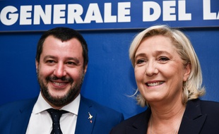 Le ministre de l'Intérieur italien, Matteo Salvini et la leader du Rassemblement national (RN) français, Marine Le Pen, le 8 octobre 2018 à Rome.