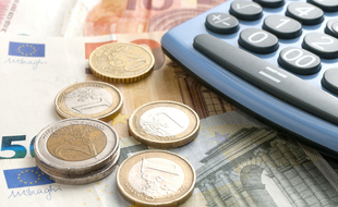 Pour réduire vos frais bancaires, vous devez judicieusement choisir votre établissement, le package de vos services mais aussi garder un ?il sur vos comptes.