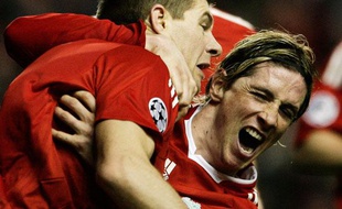 Avec un Steven Gerrard (à gauche) et un Fernando Torres en état de grâce, Liverpool n'a pas de rival en Ligue des champions. Pas même le Real Madrid, balayé 4-0 à Anfield. Le 10 mars 2009.