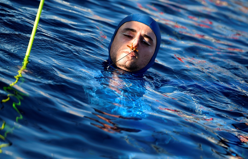 Quel Est Le Record Du Monde D Apnée Apnée : Le Marseillais Arnaud Jérald bat le record du monde en bi