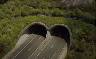 Un écopont sur une autoroute française.