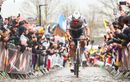 Mathieu Van der Poel survole le Ronde, la concurrence pied à terre