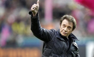 Johnny Hallyday, dont l'état de santé suscite incertitudes et rumeurs depuis son hospitalisation aux Antilles ce week-end, a pris la parole mardi pour assurer qu'il ne souffrait que d'une "bronchite" et s'en prendre aux médias "qui exagèrent tout".