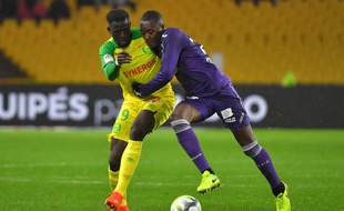 Le milieu du TFC Giannelli Imbula face au Nantais Abdoulaye Touré, le 4 novembre 2017 à La Beaujoire.