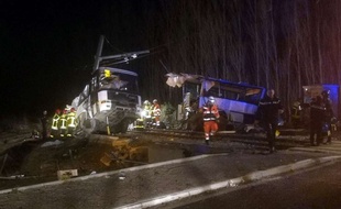 Une collision entre un train et un bus scolaire a fait quatre morts et une vingtaine de blessés près de Millas, dans les Pyrénées-Orientales, le 14 décembre 2017.
