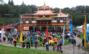 L'inauguration du Lérab Ling, à Roqueredonde en août 2008, en présence du dalaï-lama.