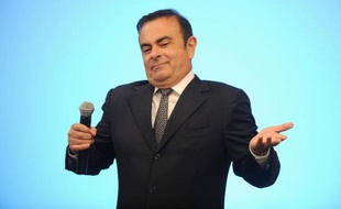 Renault a annoncé lundi la nomination de Thierry Bolloré au poste de directeur délégué à la compétitivité, et de Jérôme Stoll comme directeur délégué à la performance, après l'éviction au mois d'août de l'ex-numéro deux du groupe Carlos Tavares.