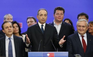Jean-François Copé a revendiqué dimanche peu après 23H30 sa victoire dans la course à la présidence de l'UMP face à son rival, l'ex-Premier ministre François Fillon, qui a pour sa part estimé qu'il avait gagné avec "224 voix d'avance".